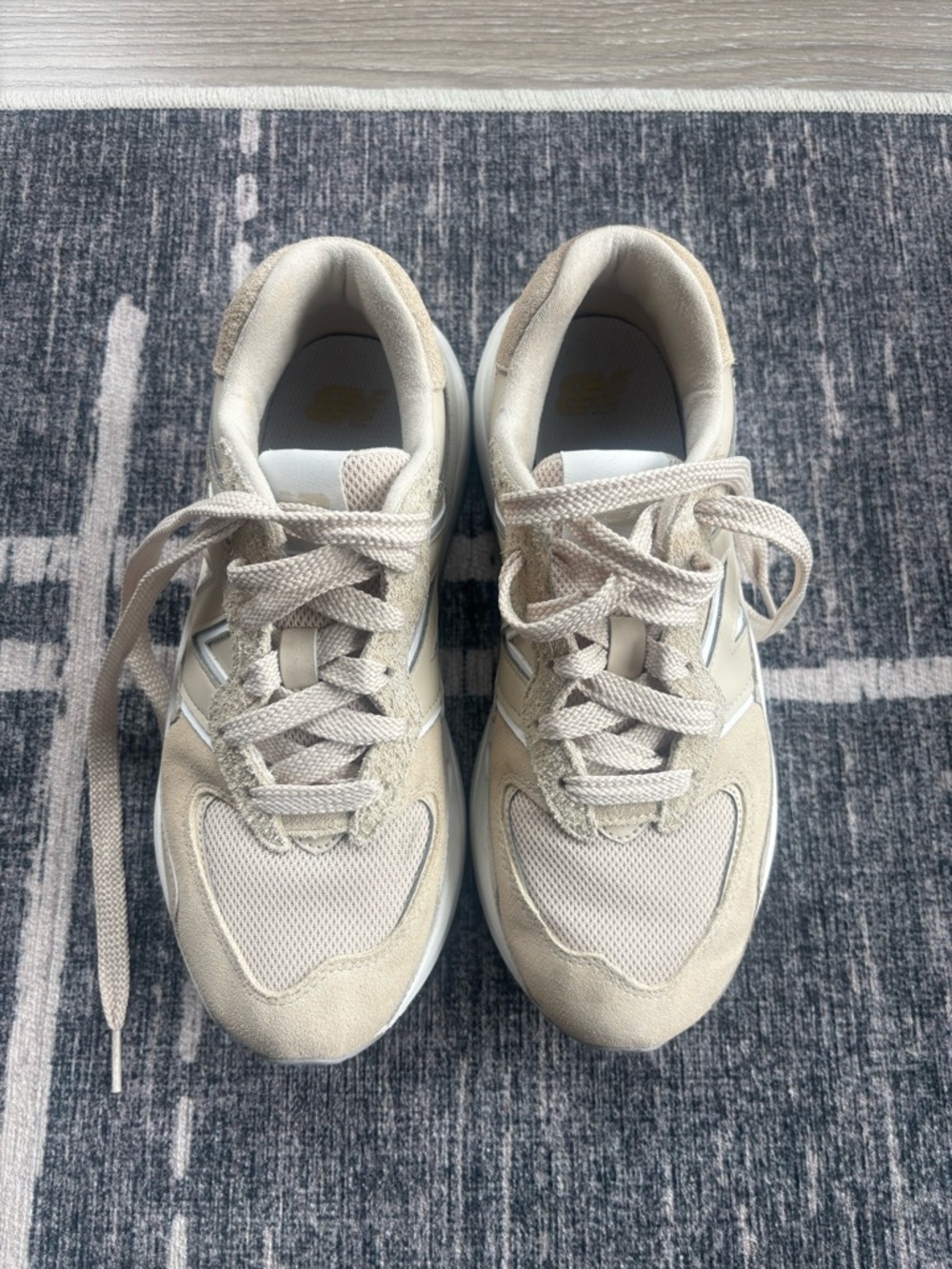 New Balance 57/40 Women’s Shoe- Beige/White. Size 8.5